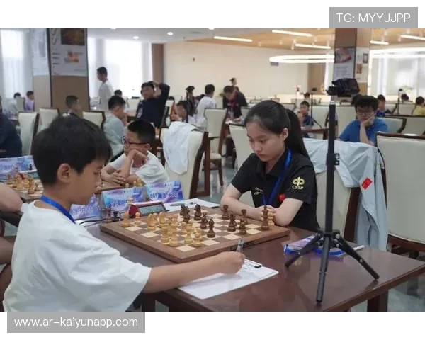 国际象棋中国公开赛天津滨海举行，240余名中外棋手角逐，国际象棋比赛现场